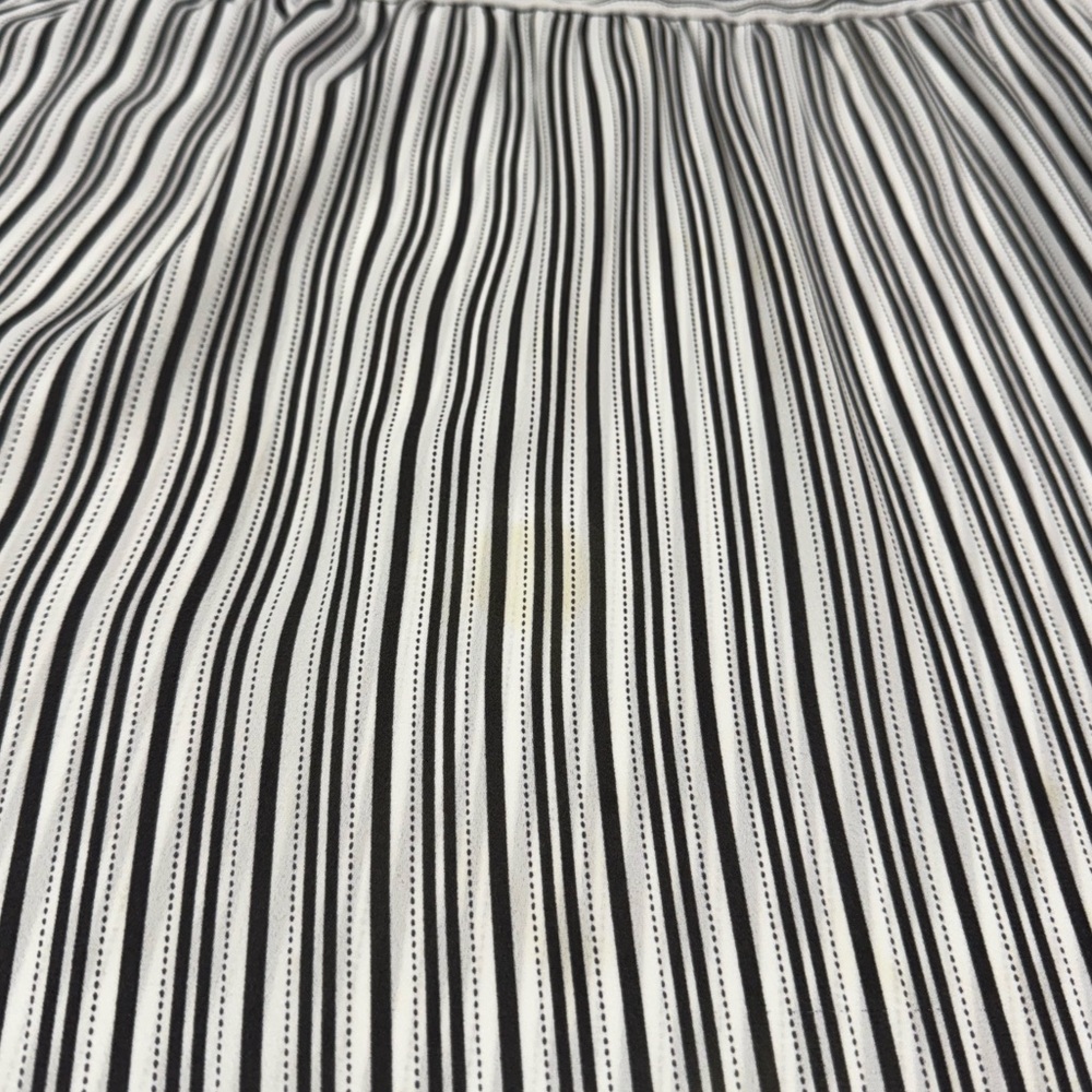 Loft black & white small stripe design with ruffle shoulders blouse L - Picture 12 of 13